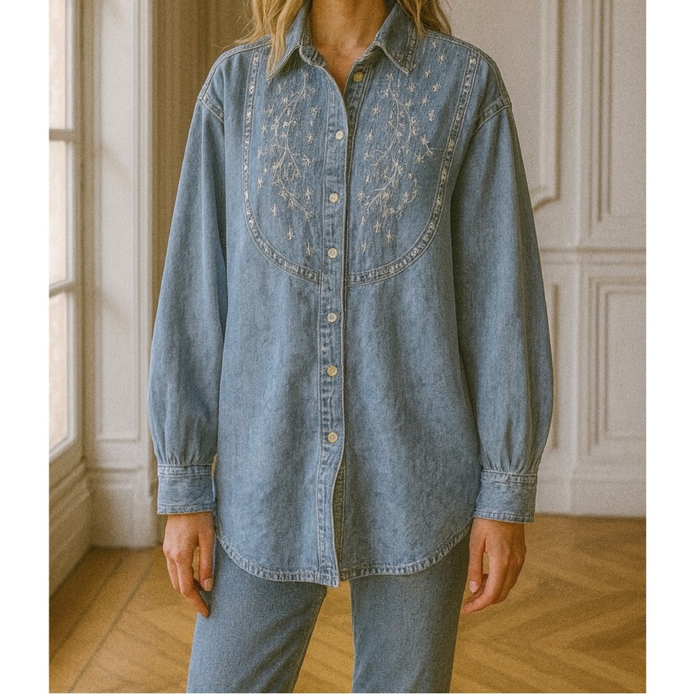 GAP Vintage 90s vintage Embroidered Jean Chambray Button Up Shirt, size Large